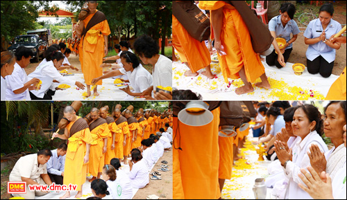โปรยดอกดาวรวยต้อนรับพระภิกษุสงฆ์ธุดงค์ธรรมชัยเส้นทางมหาปูชนียาจารย์
